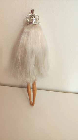 Barbie Rapunzel con corona