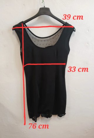 Vestitino nero leggero con dettagli in pizzo