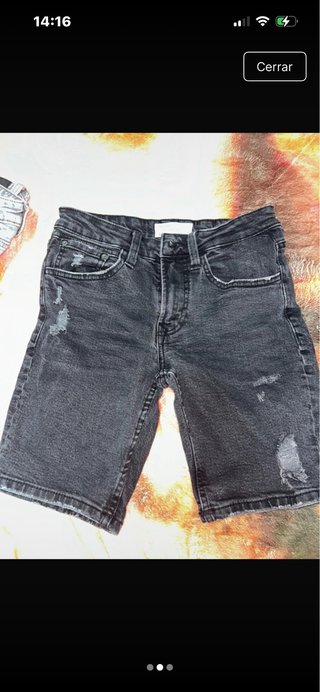 Pantalones cortos negros desgastados