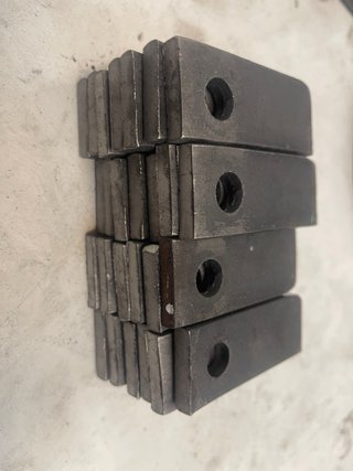 Piezas metálicas con agujero