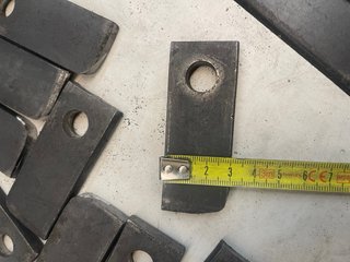 Piezas metálicas con agujero
