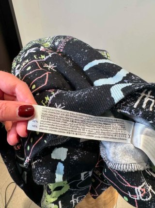 Felpa Nera con Stampa Grafica