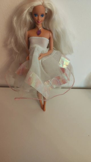 Barbie Vintage con Vestito Bianco e Collana