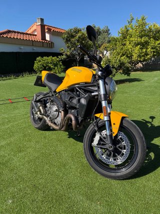 Ducati Monster 821 Amarilla 2020