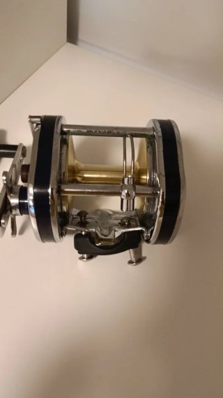 Carrete de pesca de tambor