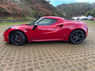 Alfa Romeo 4C , nacional practicamente a estrenar.