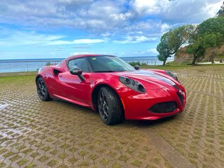 Alfa Romeo 4C , nacional practicamente a estrenar.