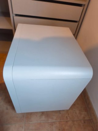Mesa de noche moderna