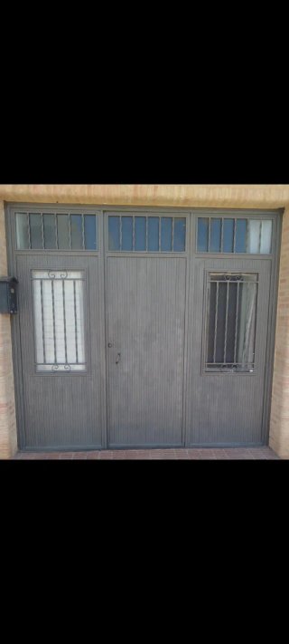 Puerta de hierro  ventanas 2.75 ancho y 2.50 alto