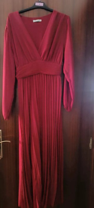 Vestido largo rojo plisado