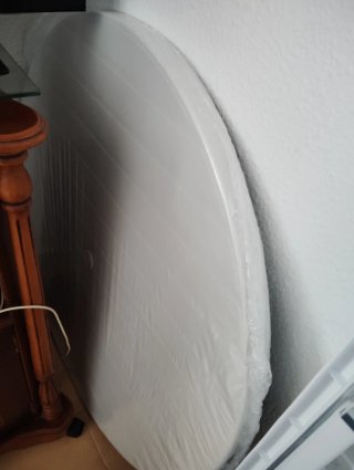 Tavolo rotondo in plastica bianco