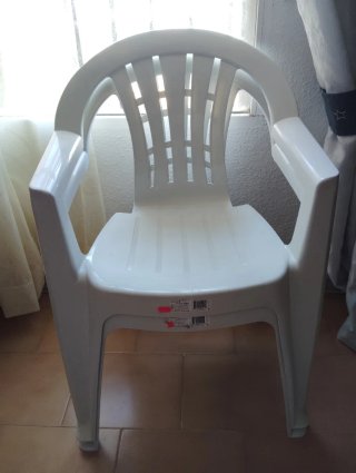 Tavolo rotondo in plastica bianco