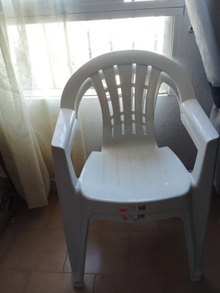 Tavolo rotondo in plastica bianco