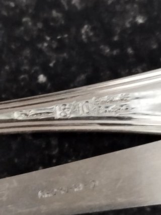 Cubiertos de metal para servir