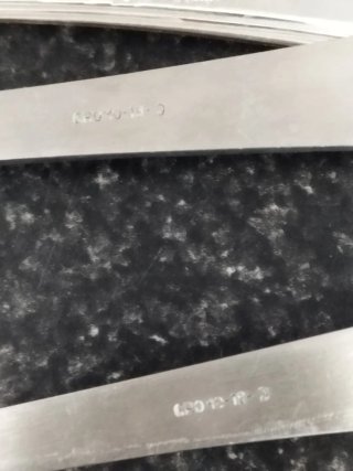 Cubiertos de metal para servir