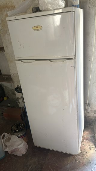 Nevera blanca con congelador