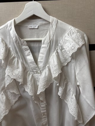 Blusa Unit blanca con volantes talla S