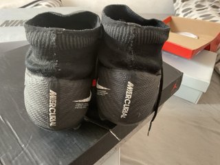 Botas de fútbol Nike negras