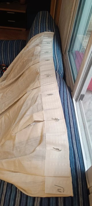 Cortinas de salón beige y dibujo azul.NEGOCIABLE
