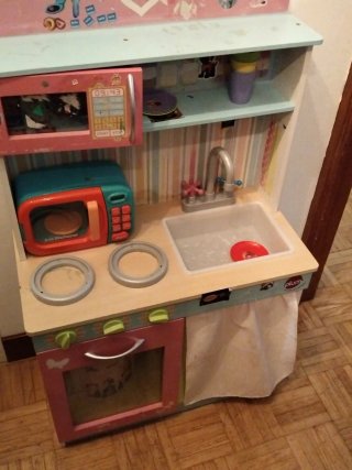 Cocinita de juguete de madera