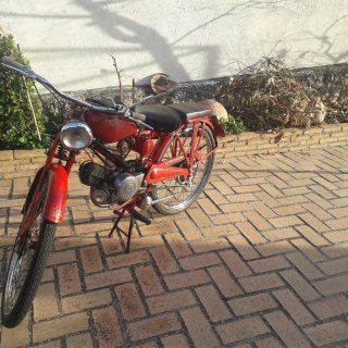 Moto Guzzi 65 Roja