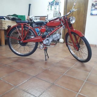 Moto Guzzi 65 Roja
