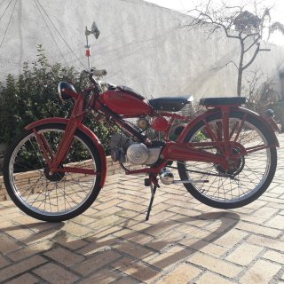 Moto Guzzi 65 Roja