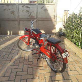 Moto Guzzi 65 Roja