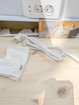 Lámpara LEDVANCE armario 10W con enchufes USB-C