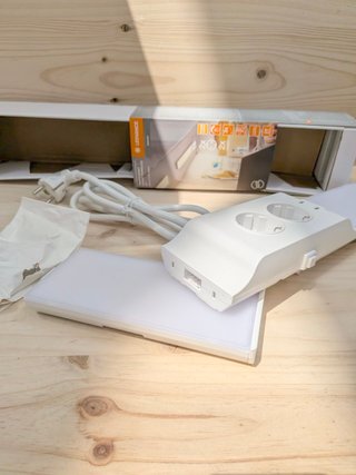 Lámpara LEDVANCE armario 10W con enchufes USB-C