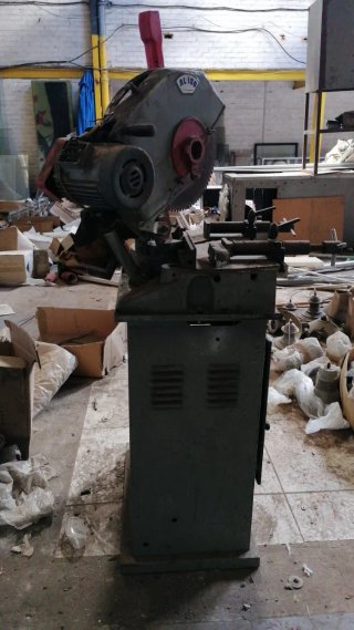 Sierra ingletadora industrial