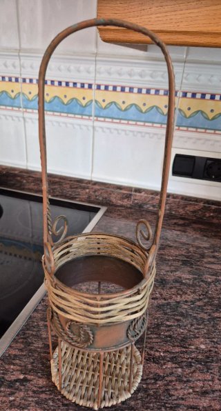 Botellero forja y mimbre