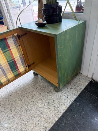 Mesa auxiliar vintage, verde madera.