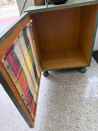Mesa auxiliar vintage, verde madera.
