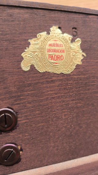 Reloj de péndulo antiguo de madera