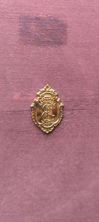 Reloj de péndulo antiguo de madera