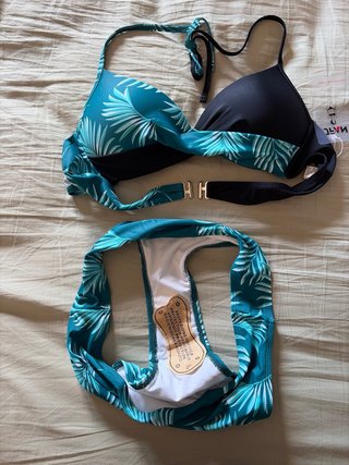 Traje de baño bikini estampado hojas