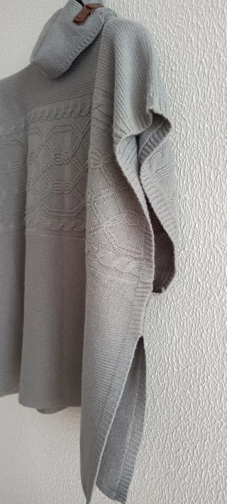 Jersey de cuello alto sin mangas tipo capa