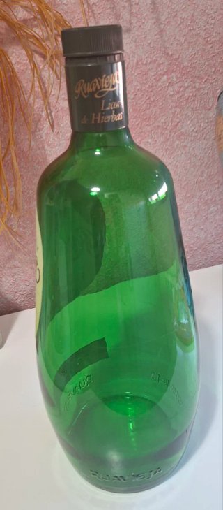 Botella de Licor de Hierbas Ruavieja