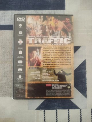 Reproductor DVD Portátil + Película Traffic