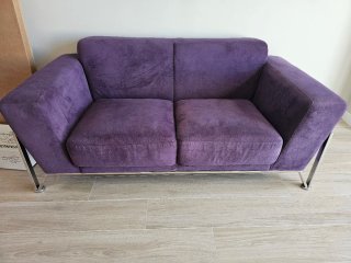 Sofá Morado Tela y Metal