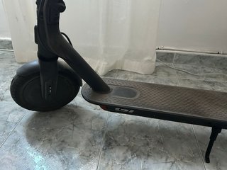 Patinete eléctrico negro