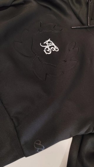 Sudadera negra crop de deporte con capucha