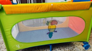 Parque cuna viaje bebé a estrenar