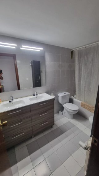 Habitación amueblada en piso compartido