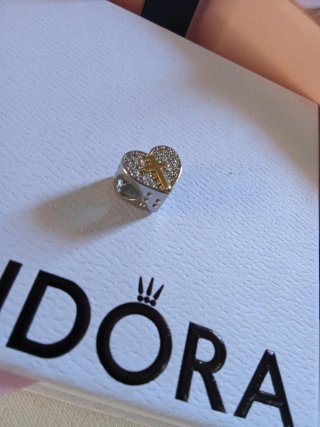 Charm Corazón Cruz Dorado y Plateado