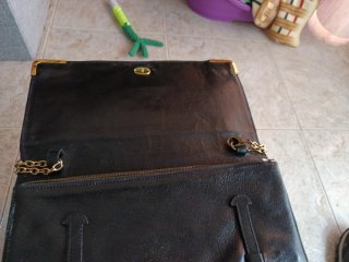 Bolso de mano con cadena