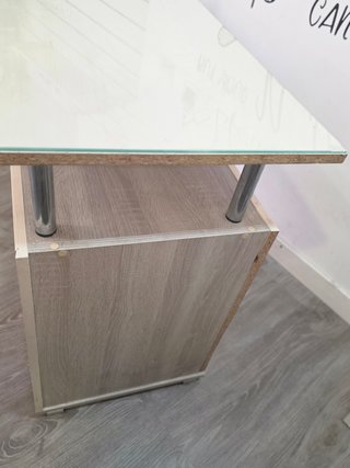 Mesa de manicura con cristal
