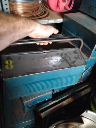 Caja de herramientas metálica azul