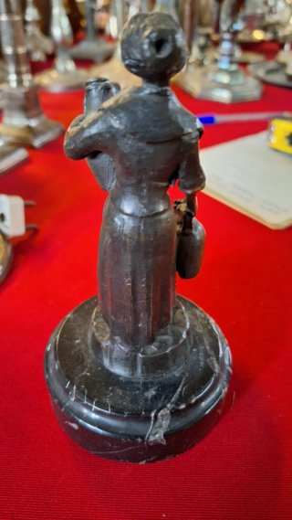 Figura de bronce macizo